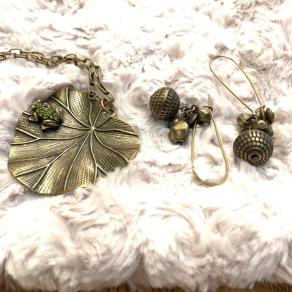 Earrings & Pendant w/ frog atop lilypad - Picture 2 of 6